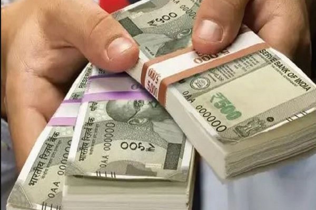 Share Market Investment: 1 रुपयाच्या या शेअरने वर्षभरात दिला 7,000% चा रिटर्न, तुमच्याकडे आहे का हा स्टॉक