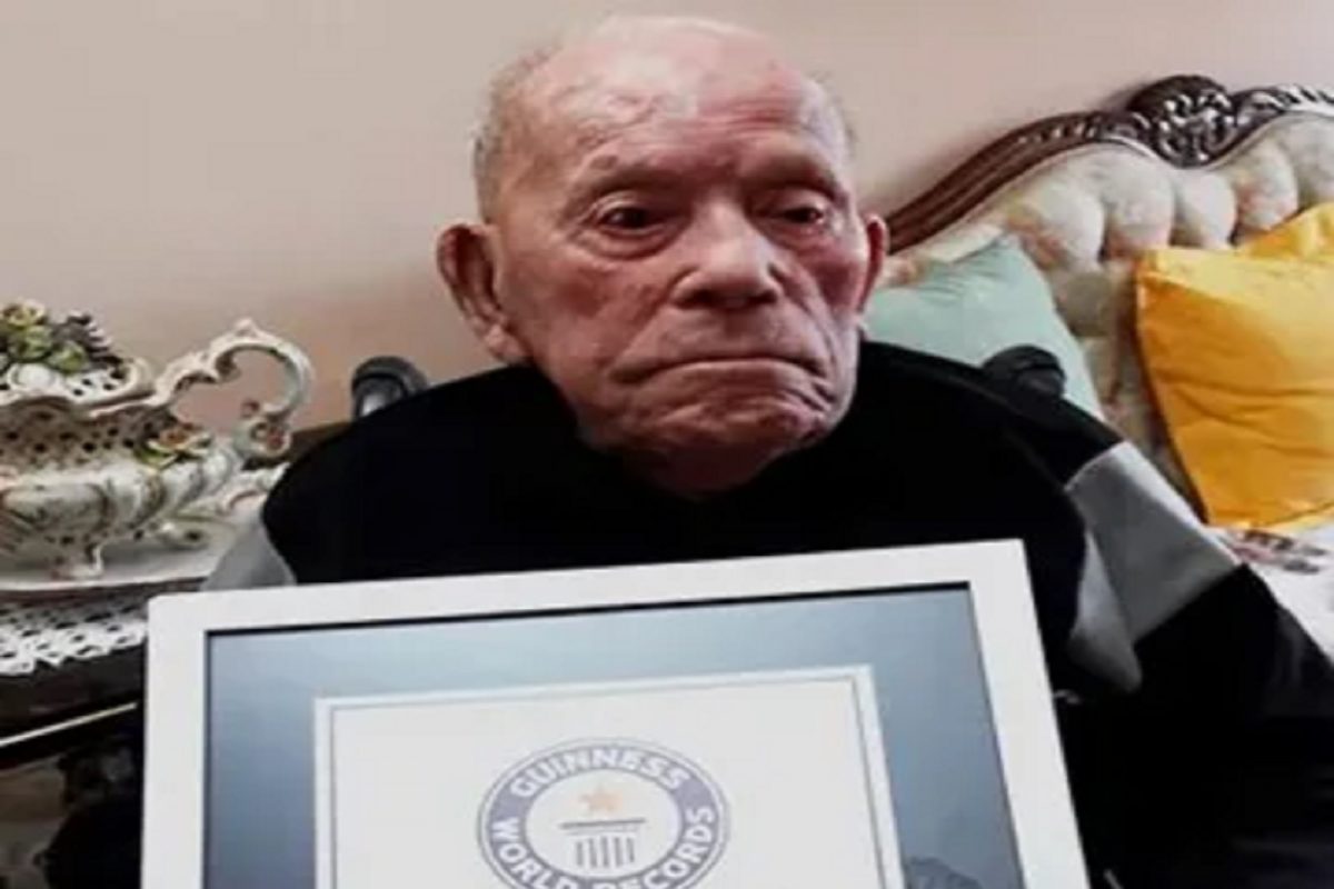 World's oldest man dies: जगातील सर्वात वयोवृद्ध आजोबांचा पुढच्याच महिन्यात होता वाढदिवस; पण त्याआधीच...