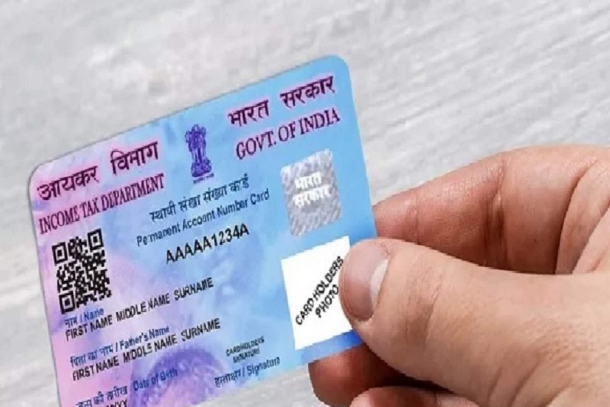 तुमच्याकडेही असं PAN Card असेल तर भरावा लागेल 10 हजारांचा दंड, वाचा नियम