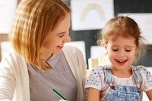 Parenting Tips: पालकांनी 10 वर्षांपर्यंतच्या मुलांना या 5 गोष्टी आवर्जुन शिकवा!