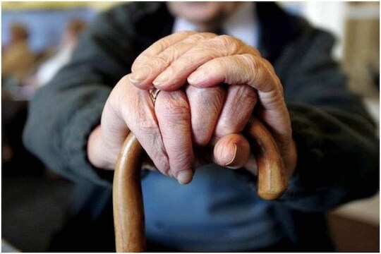 Atal Pension Yojana : महिन्याला 210 रुपये भरा, उतारवयात मिळणार 'इतकं' पेन्शन