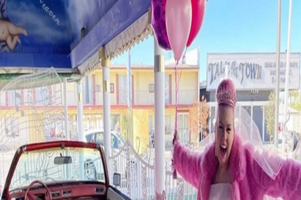 एका लग्नाची भलतीच गोष्ट! ना पुरुष ना स्त्री, तिने केले गुलाबी रंगाशी लग्न; कारण...