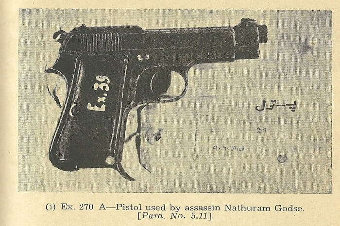 30 जानेवारी 1948 रोजी सायंकाळी 5 वाजून 10 वाजता बिर्ला हाऊस येथे हिंदू अतिरेकी नथुराम गोडसेने महात्मा गांधींची हत्या केली. प्रार्थना सभेला जात असताना नथुरामने गांधींवर एकापाठोपाठ तीन गोळ्या झाडल्या, त्यात त्यांचा जागीच मृत्यू झाला. तेथून एका दुचाकीस्वाराने तुघलक रोड पोलिस ठाण्यात जाऊन याबाबत माहिती दिली, तेथे या हत्येबाबत एफआयआर दाखल करण्यात आला.