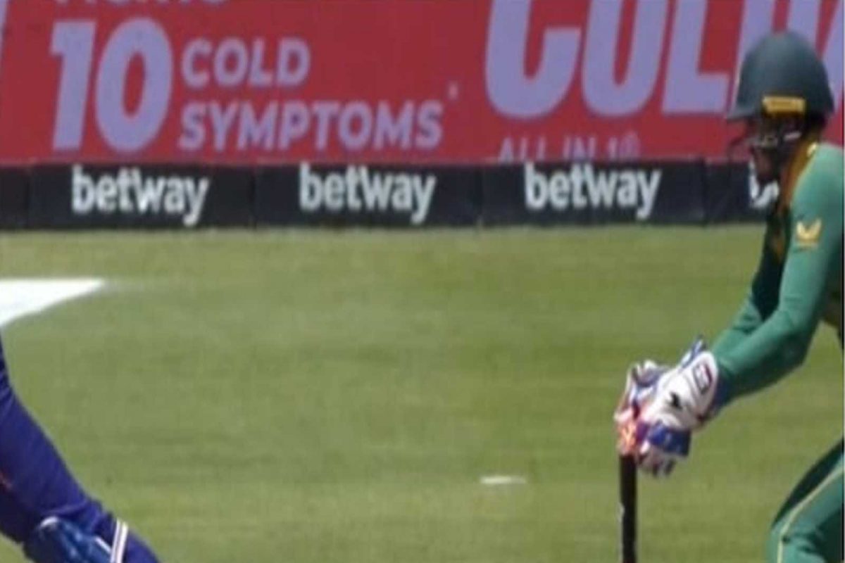 IND vs SA : डिकॉकने केलं धोनीला कॉपी, अय्यरलाही बसला नाही विश्वास, VIDEO