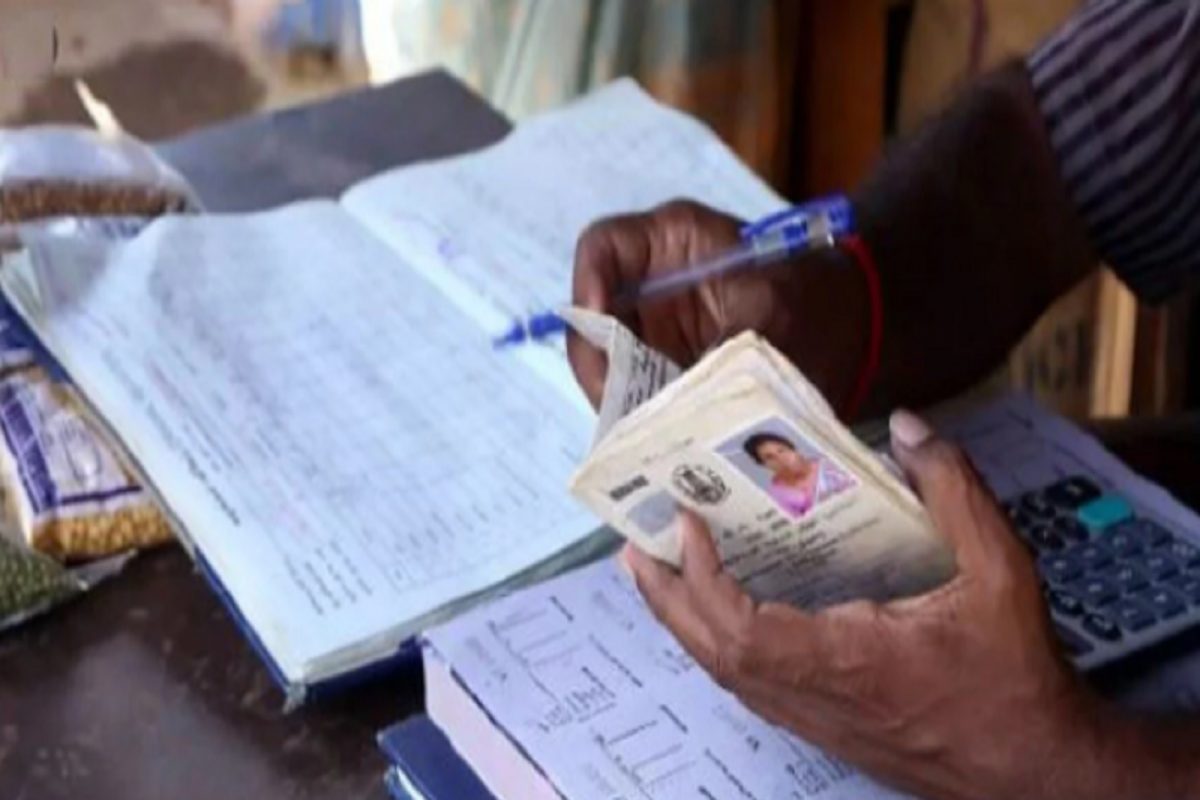 Duplicate Ration Card: रेशन कार्ड हरवलं किंवा चोरीला गेलं तरी नो टेन्शन, सोप्या पद्धतीने असं बनवा