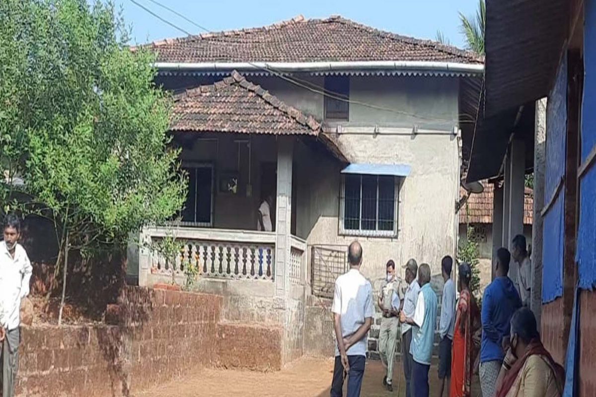 भयंकर! दागिन्यांपुढे माणुसकी हरली; रत्नागिरीत तीन वृद्ध महिलांचा खून करून केलं आगीच्या हवाली