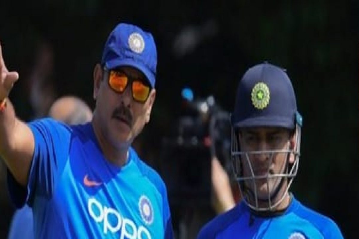 रवी शास्त्रींकडे अजूनही नाही धोनीचा नंबर, माजी कोचनं सांगितलं कारण! VIDEO