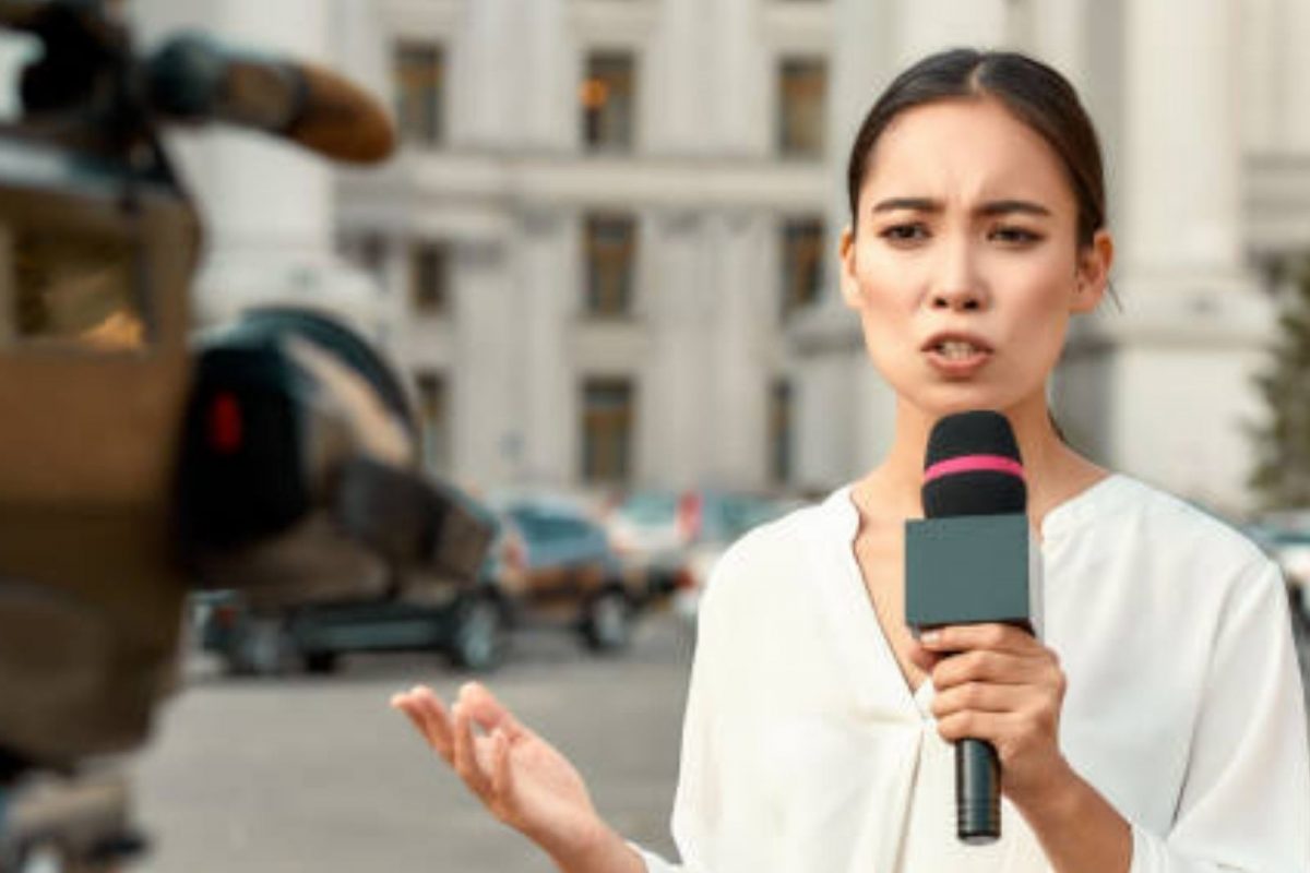 Reporter म्हणून करिअर कसं करायचं जाणून घेऊया