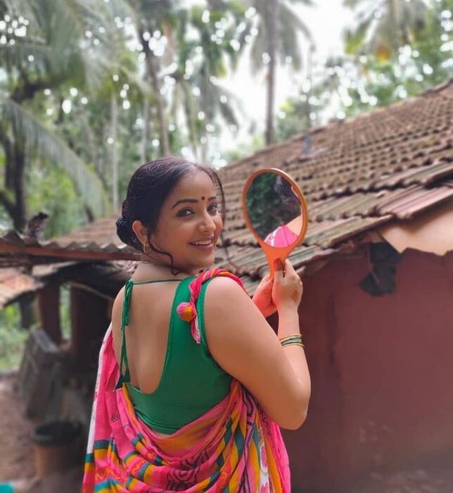 वादग्रस्त कारणांमुळे अपूर्वाने ही मालिका सोडली. त्यांनतर तिचे चाहते फारच निराश झाले होते. 