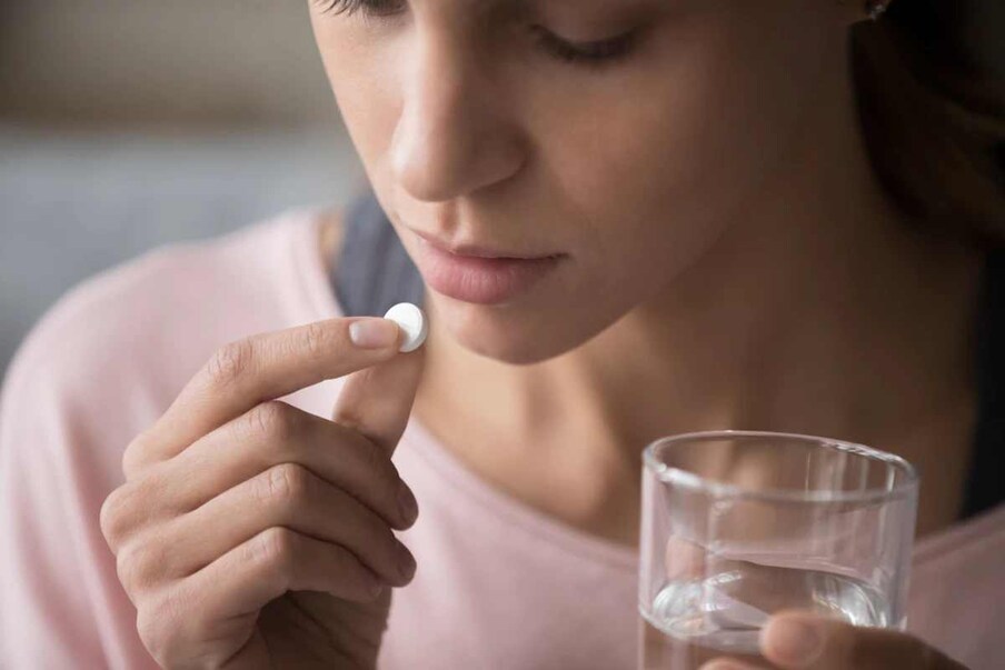 जर तुमचा Dolo 650 Tablet चा डोस चुकला तर तो लवकरात लवकर घ्या. पुढील डोसची वेळ असल्यास चुकलेला डोस वगळा आणि पुढील डोस नियमित वेळी घ्या. डोस दुप्पट करू नका. (शटरस्टॉक)