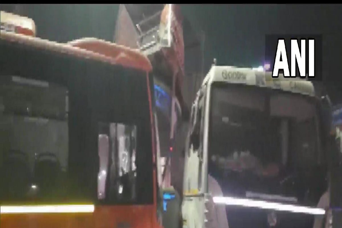 इलेक्ट्रिक बसचा Horrible अपघात; 17 वाहनांना धडक, 6 जणांचा मृत्यू, डझनभर जखमी