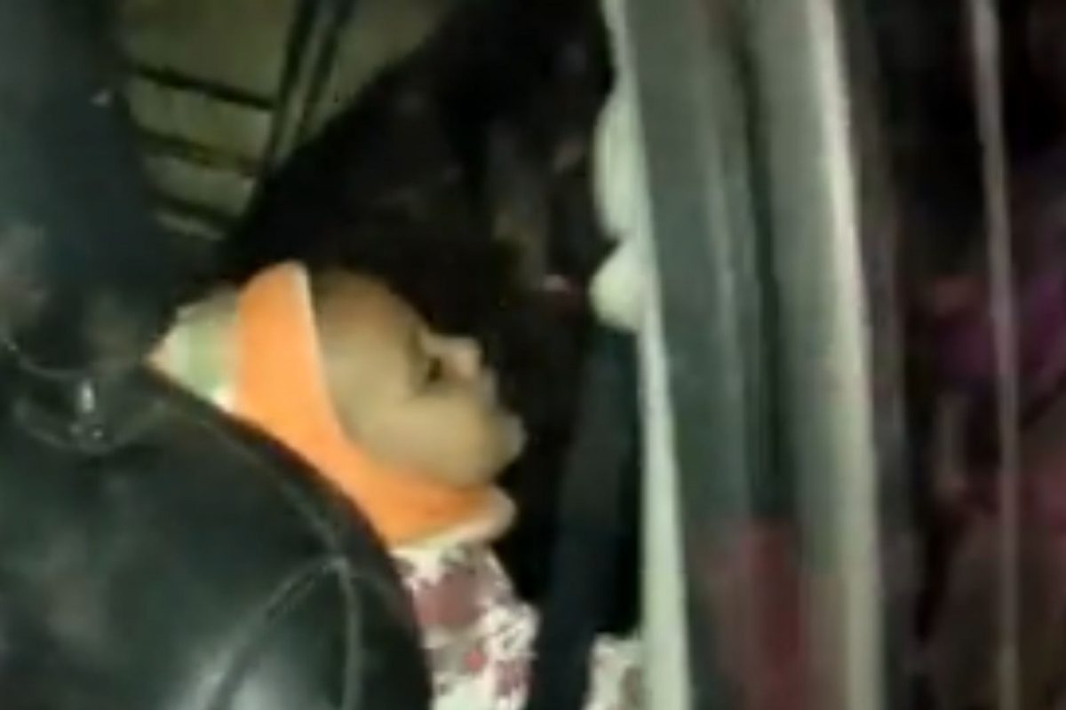 आधी केली एक चूक, त्यानंतर 1 वर्षाच्या बाळाला कारमध्येच विसरले; घटनेचा थरारक VIDEO