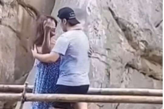 Video : सुंदर तरुणीला पाहून KISS करायला जात होता तरुण, सत्य कळताच गेला पळून
