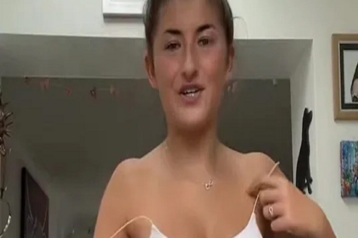 Shocking! Corona vaccine घेताच वाढली महिलेची Breast size; डॉक्टर म्हणाले...