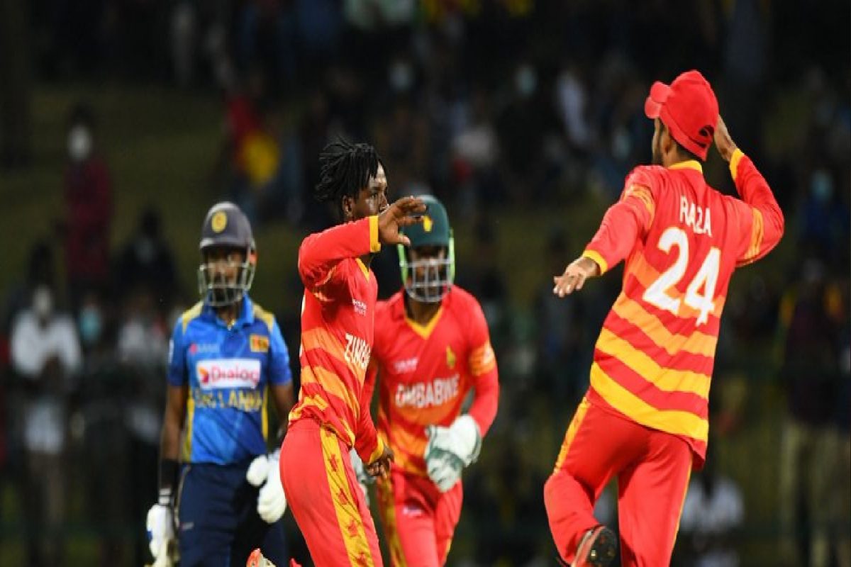 श्रीलंकेच्या कॅप्टनचा संघर्ष व्यर्थ, झिम्बाब्वेनं केला खळबळजनक पराभव