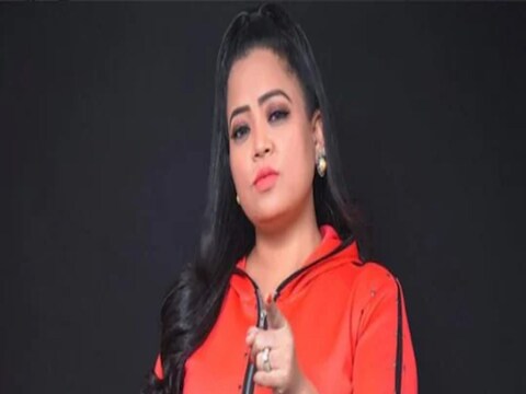  प्रसिद्ध कॉमेडियन आणि अभिनेत्री भारती सिंग (Bharti Singh) पहिल्यांदाच आई होणार  आहे. अशा अवस्थेतमध्ये तिनं कर्लसचा आगामी शो ‘हुनरबाज देश की शान’ च्या (Hunarbaaz Desh Ki Shan) चित्रीकरणाला सुरूवात केली आहे.