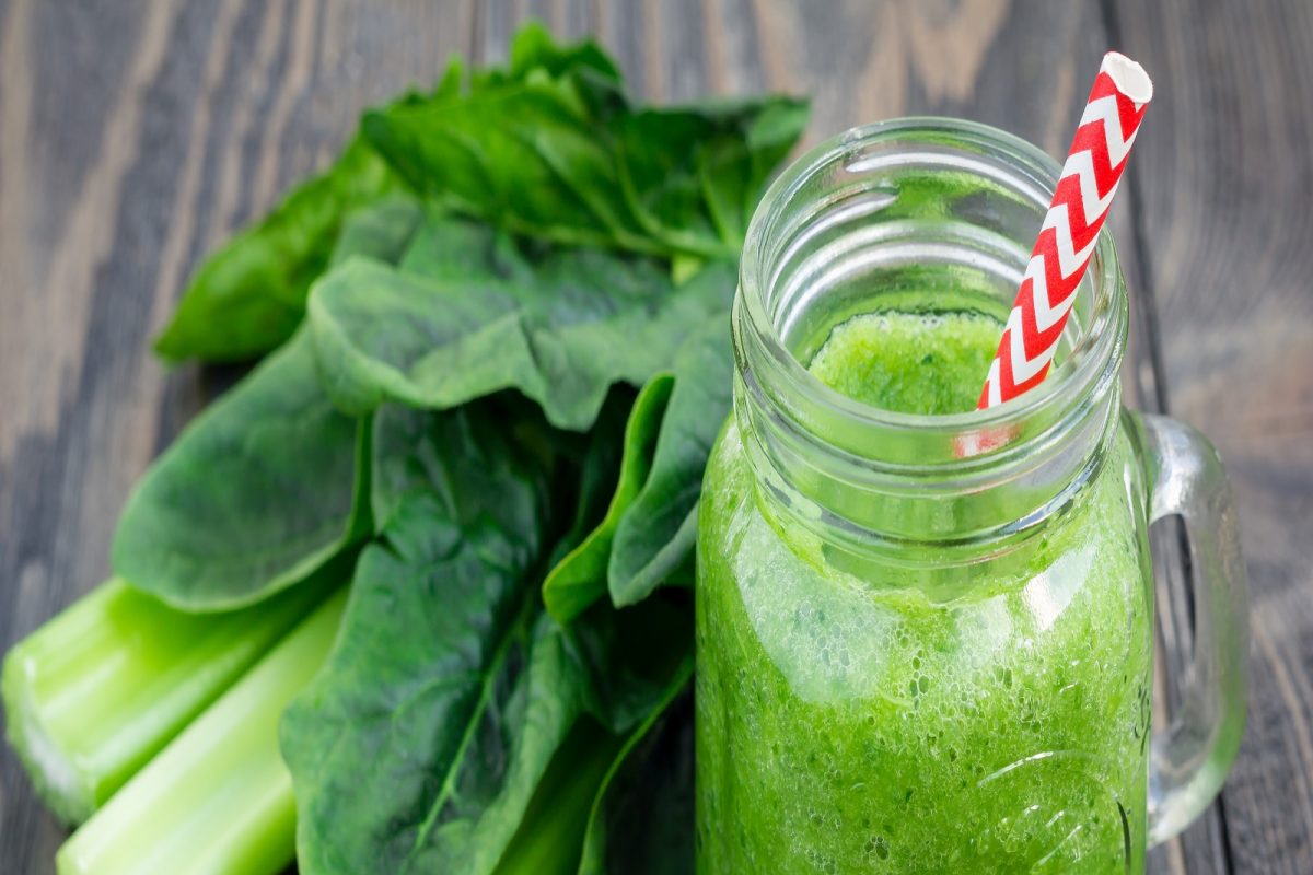 Side Effects Of Spinach: पालक खाण्याचा अतिरेक तर होत नाही ना? चांगल्या आरोग्यासाठी इतकं प्रमाण पुरेसं