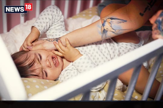 तुमचं बाळही झोपेतून दचकून, घाबरून जागं होतंय का? याची कारणं आणि उपाय समजून घ्या