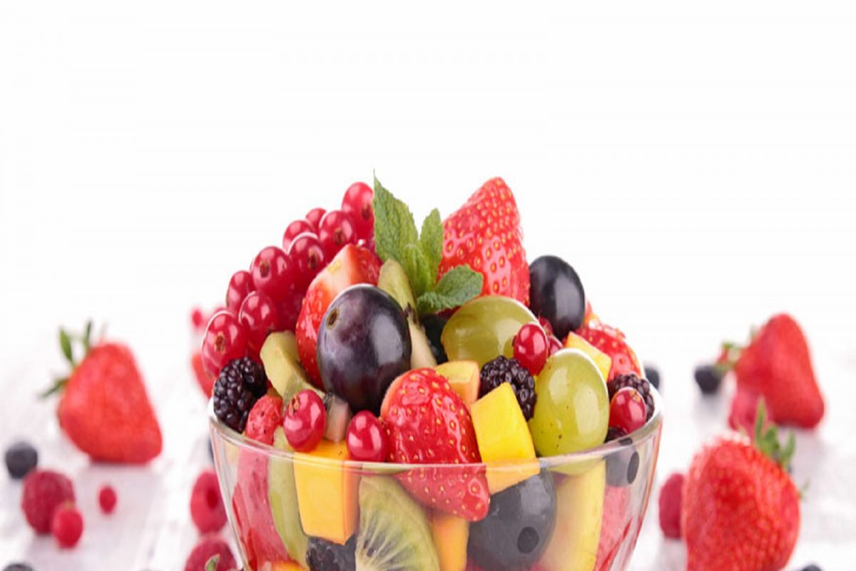 सर्दी-खोकला आला की अनेकजण ही फळं खायची बंद करतात; चुकीचे समज वेळीच दूर करा