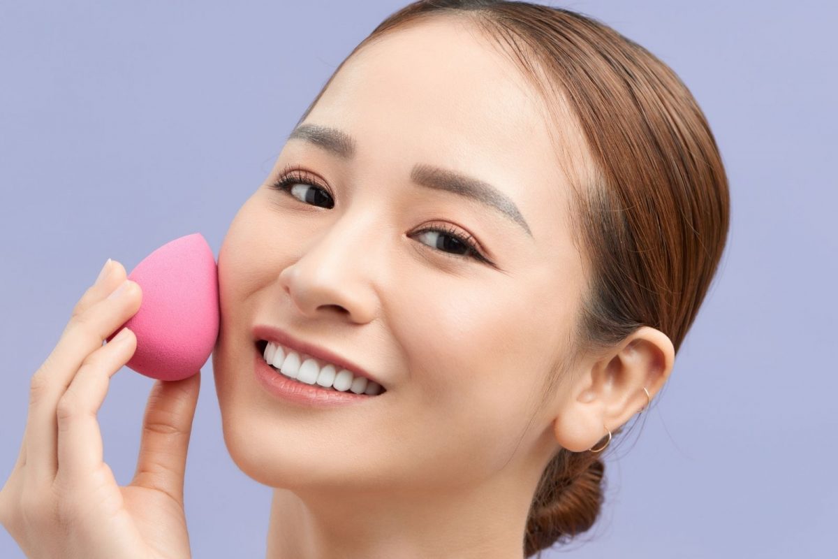 Beauty Blender: ब्युटी ब्लेंडर वापरताना चुकूनही करू नका या चुका; योग्य पद्धत समजून घ्या