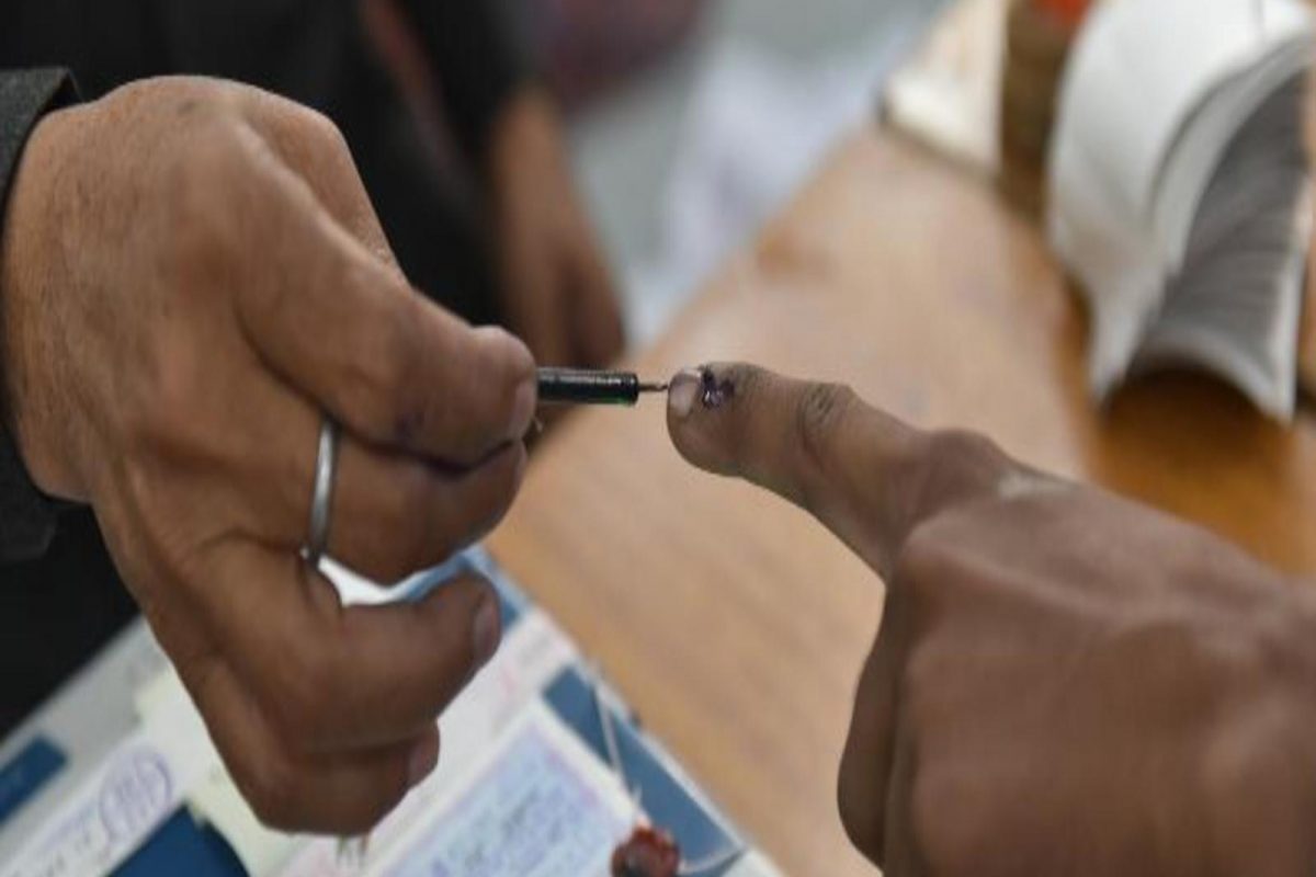 गोवा राज्याचे विद्यमान मुख्यमंत्री प्रमोद सावंत यांच्या मतदार संघात मात्र यंदा विक्रमी मतदान झालंय.