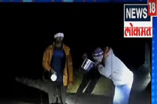 अमरावतीत पाण्यासाठी स्थानिकांनी सोडलं गाव, गेल्या 28 दिवसांपासून ग्रामस्थ पाण्याविना, पाहा VIDEO