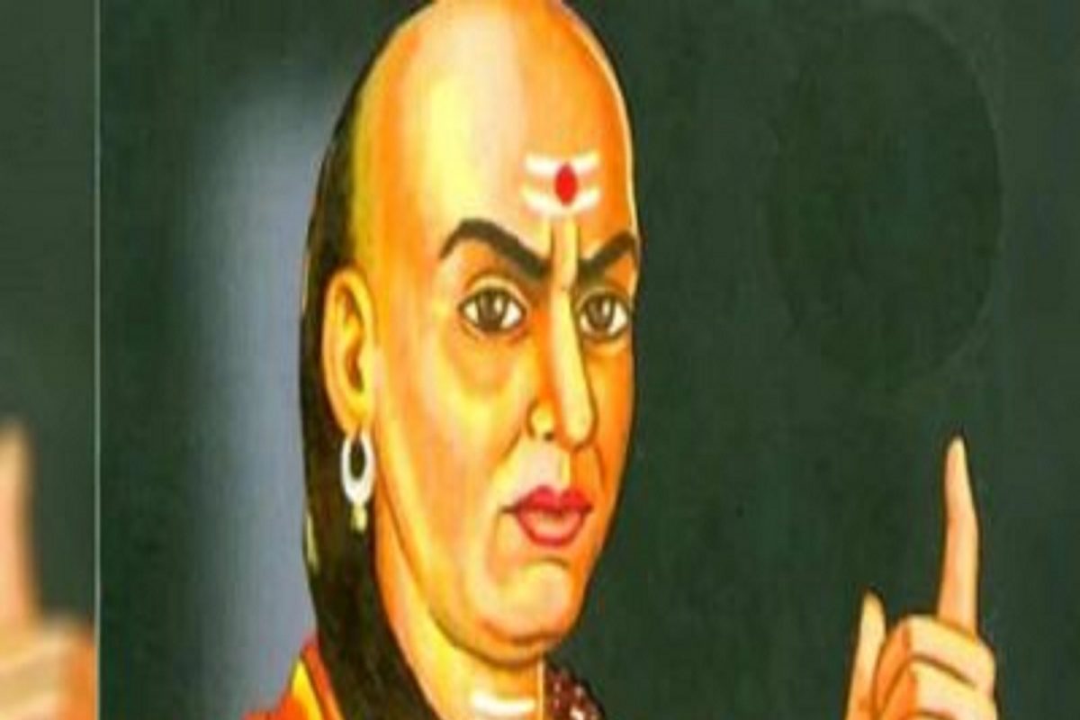 Chanakya Niti : विवाहापूर्वी चाणक्यच्या या 5 गोष्टी ध्यानात ठेवा, आयुष्यात नंतर होणार नाही पश्चाताप