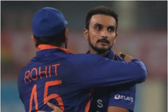 IND vs WI : टीम इंडियाच्या विजयानंतरही रोहित नाराज, खेळाडूंची केली कानउघडणी