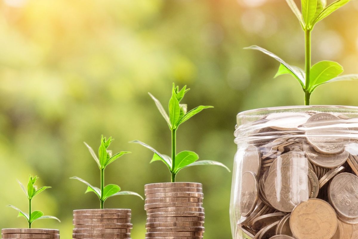 Women’s Day: योग्य गुंतवणूक करुन मुलींचं भविष्य करा सुरक्षित, शिक्षण आणि लग्नाचं टेन्शन राहणार नाही