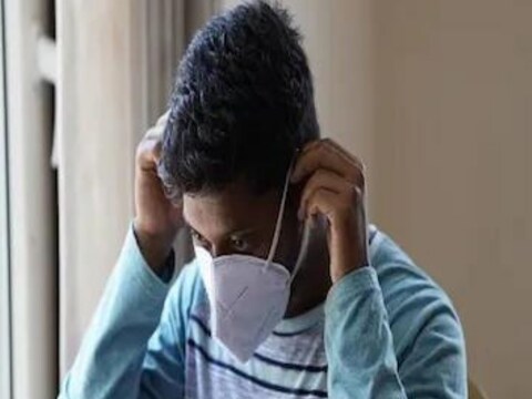 क्रिस्टोफर ओ टूलचा असा दावा आहे, की त्याने शॉपिंग करत असताना काही वेळासाठी आपलं मास्क चेहऱ्यावरुन खाली काढलं होतं. मात्र, यामुळे त्याला मोठा दंड भरावा लागला. 