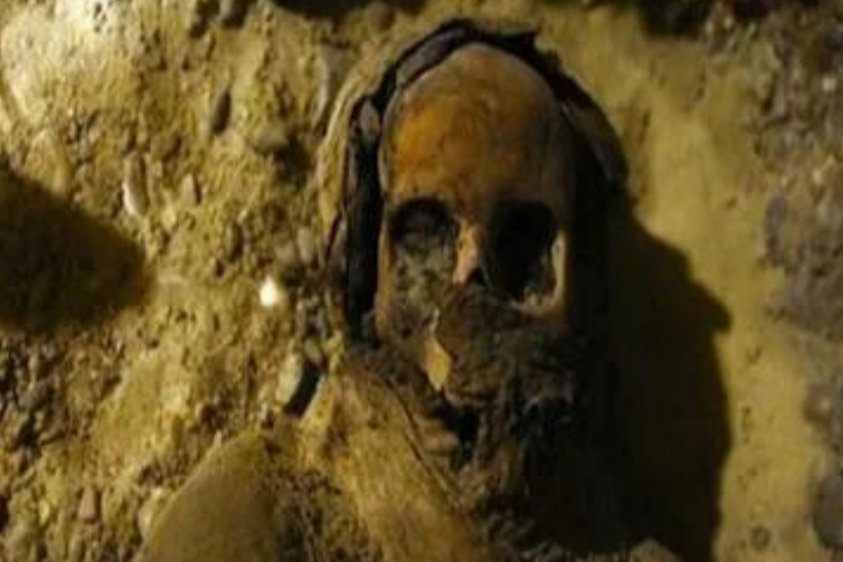 2 हजार वर्षांपासून जमिनीत गाडलं गेलेलं धक्कादायक रहस्य; खोदकामामुळे झाला खुलासा