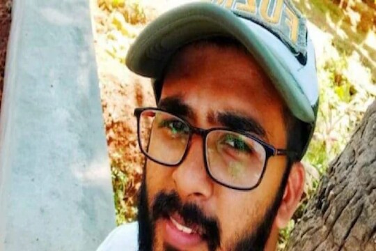 दोन्ही गर्लफ्रेंडला बोलावलं समुद्रावर, अन् Love Triangle मध्ये Boyfriend च ठरला बळी