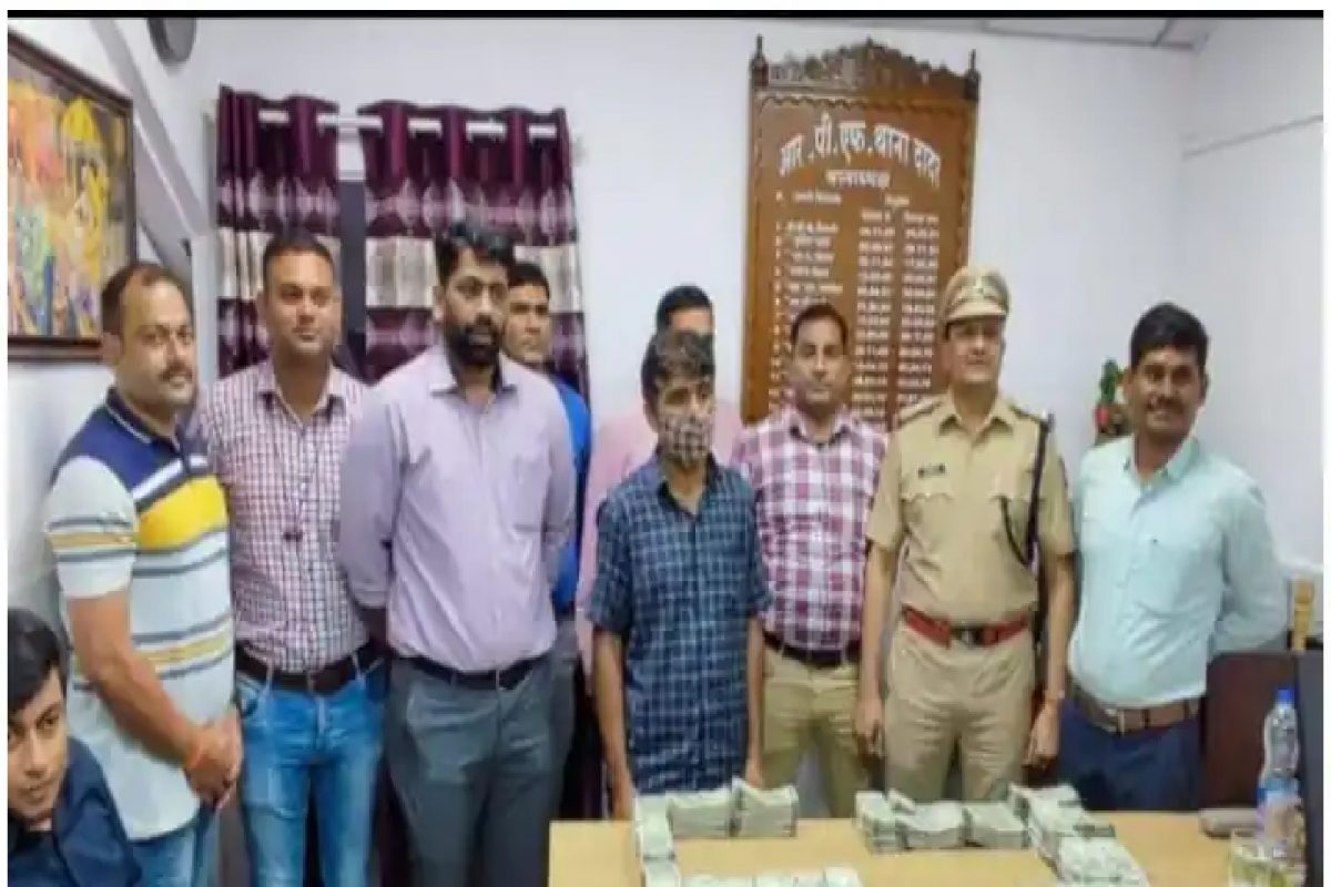 मुंबईत दादर स्टेशनवर RPF च्या CIB ची मोठी कारवाई, 67.44 लाखांची रक्कम जप्त