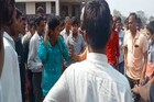 रोडरोमिओला भरचौकात धू-धू धुतला; तरुणीचा रुद्रावतार पाहून ढसाढसा रडला,VIDEO VIRAL