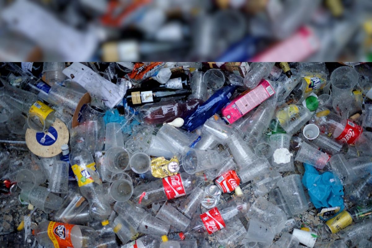 तुमच्या आवडीचं कोल्ड्रिंक ठरतंय जगासाठी विनाशकारी! या 2 बड्या कंपन्यामुळे होतंय गंभीर प्रदूषण