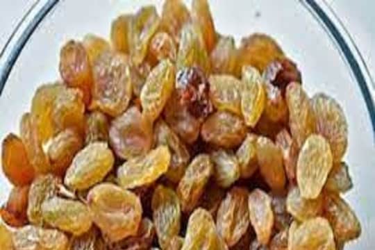 Mens Health: विवाहित पुरुषांनी यासाठी मनुके खायला हवेत; आरोग्याला असा होतो फायदा