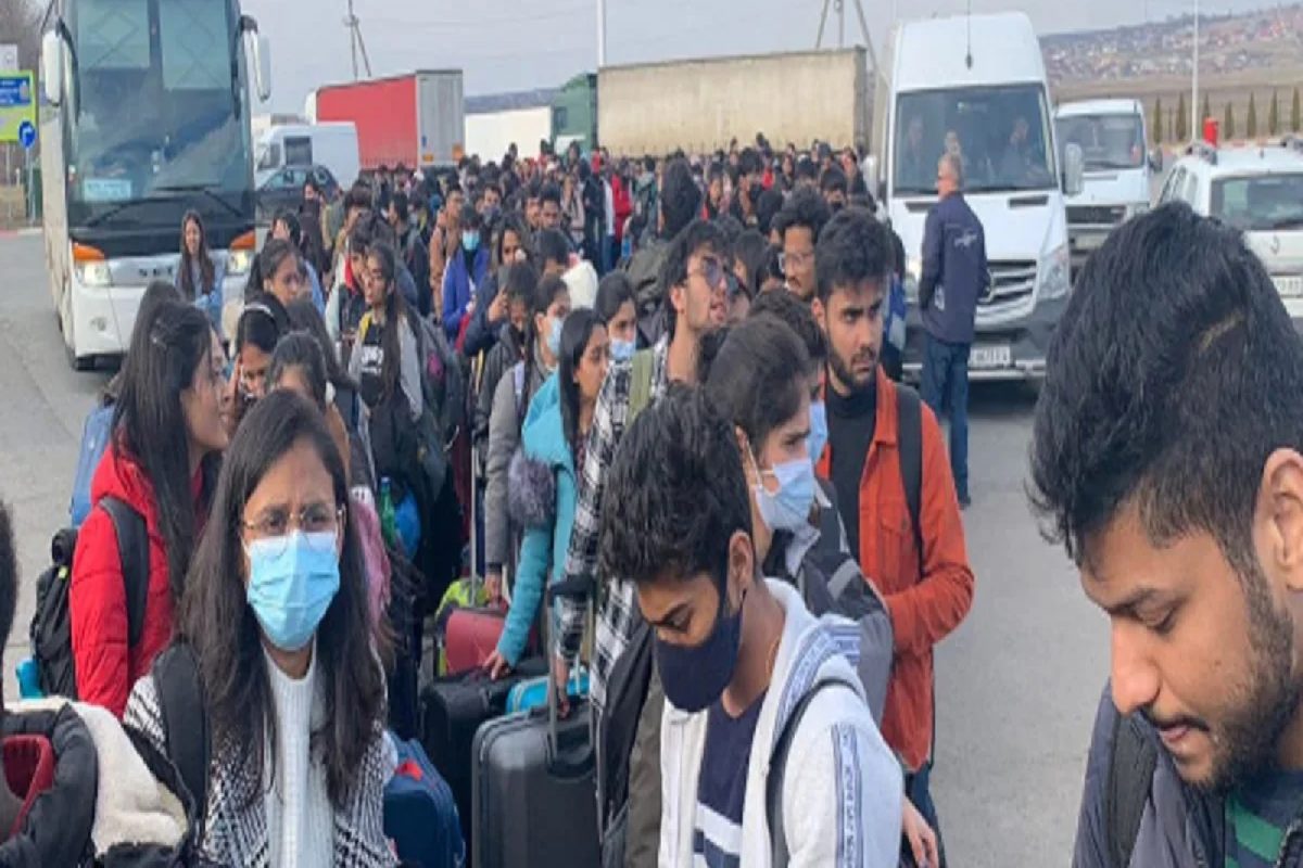युक्रेनमध्ये शिकणाऱ्या भारतीय विद्यार्थ्यांसमोर कोणते पर्याय? भारत सरकारचा सल्ला काय? जाणून घ्या 5 पॉईंटमध्ये