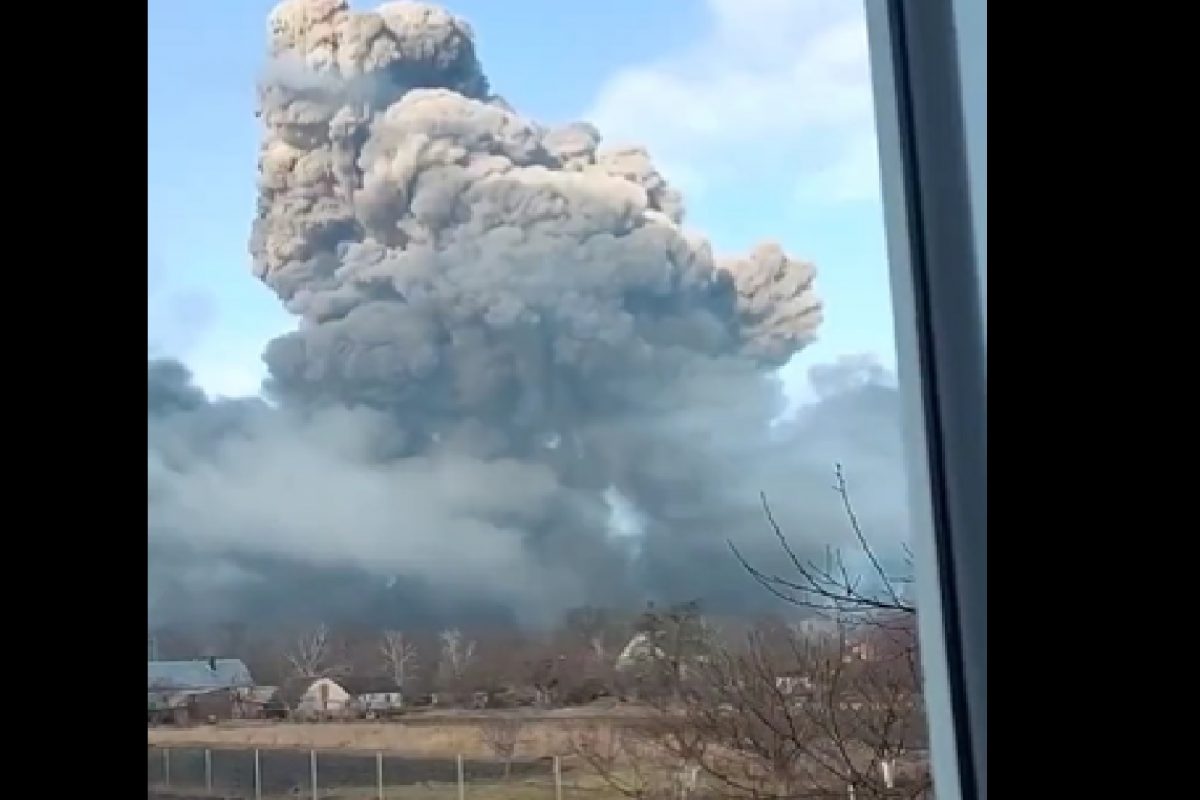 Russia Ukraine War: युक्रेन सैन्यांच्या शस्त्रांनी भरलेल्या गोदामात Blast, एयरस्पेस ही केलं बंद