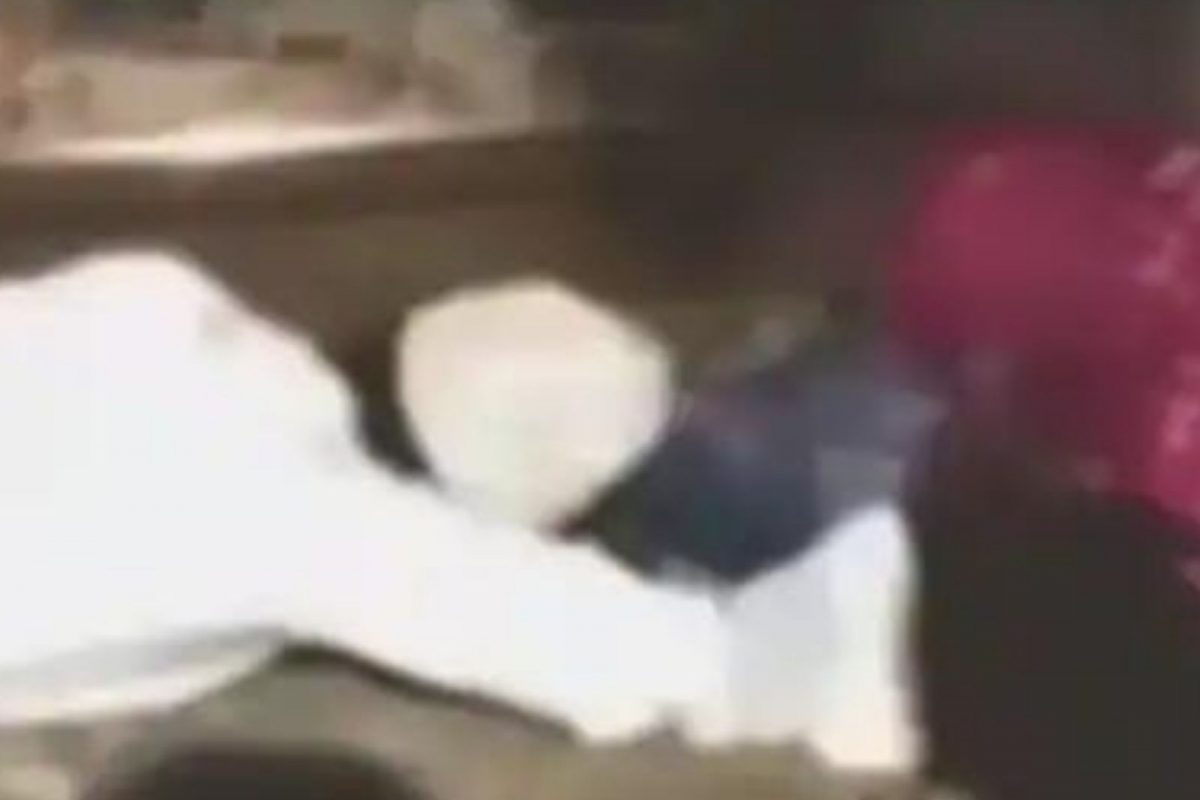 मालगाडीखाली अडकलेल्या मुलीला वाचवायला गेला तरुण; 26 डबे अंगावरुन गेले अन्..., Shocking Video