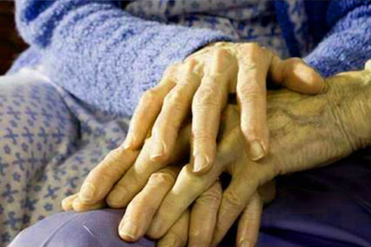 100 वर्षाचे आजोबा चढले बोहल्यावर; लग्नाची ही आगळीवेगळी कथा एकदा वाचाच