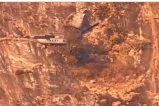 टेकडीवरुन 300 फूट खाली कोसळला पण मध्येच अडकला, तरुणाच्या बचावासाठी एअर फोर्सचे अथक प्रयत्न, VIDEO