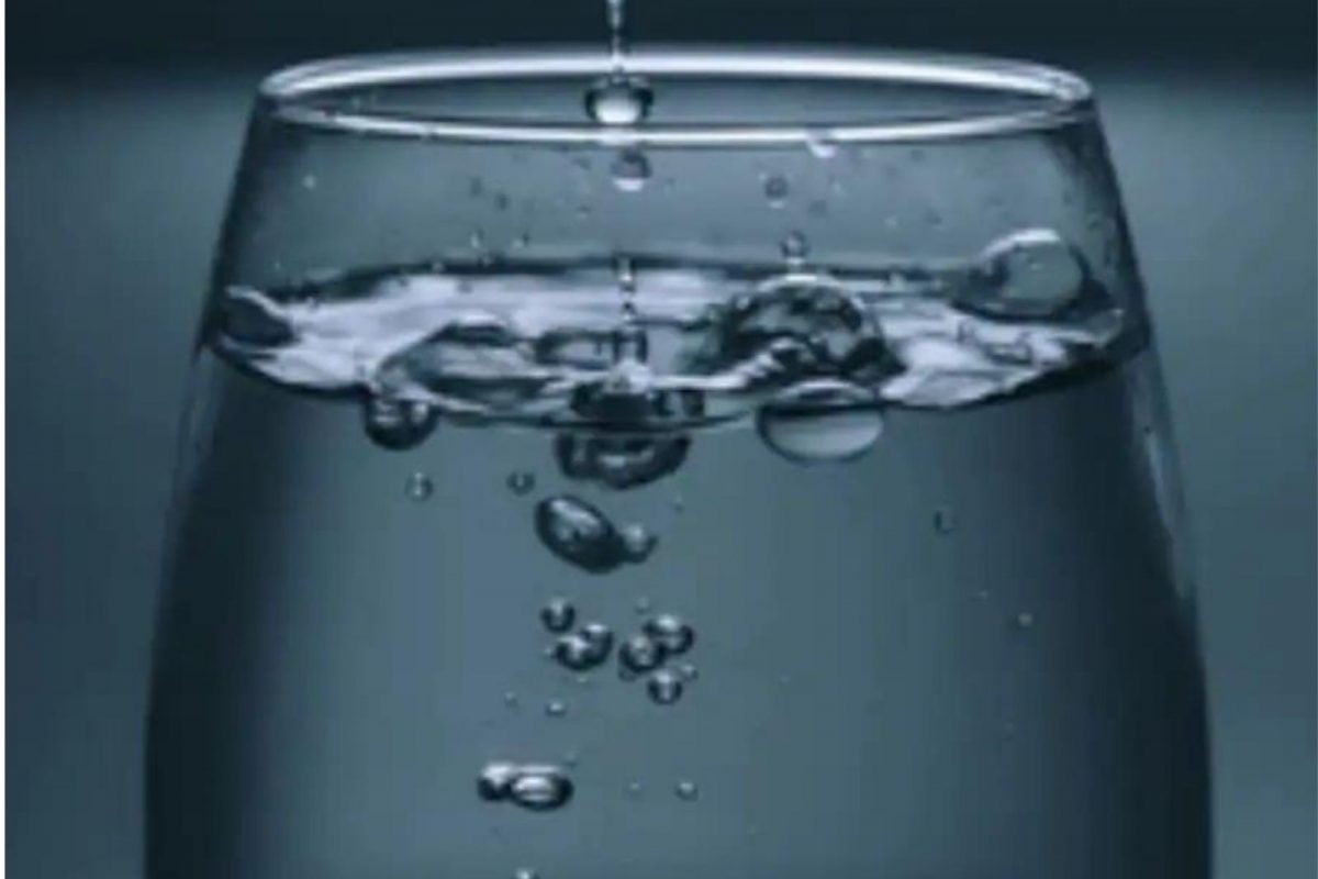 अजब प्रकरण! डॉक्टरांनी 55 वर्षीय रुग्णाच्या पोटातून ऑपरेशन करून काढला काचेचा ग्लास