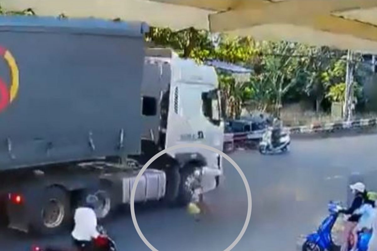 अचानक भरधाव ट्रकच्या समोर आला चिमुकला; इतक्यात घडला चमत्कार, अंगावर काटा आणणारा VIDEO