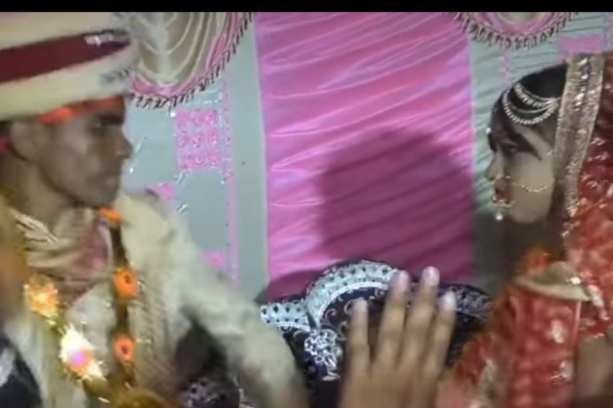 लग्नाच्या स्टेजवरच लागलं भांडण; नवरदेवाची नवरीला मारहाण, धक्कादायक घटनेचा VIDEO