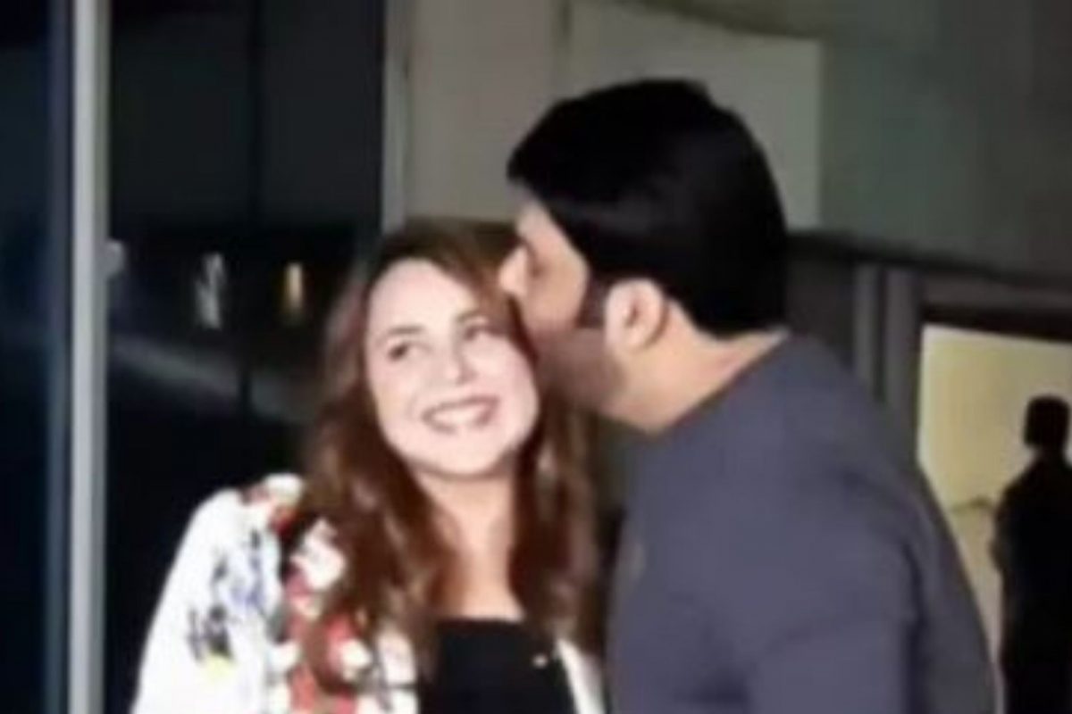 Gehraiyaan च्या स्क्रिनिंगनंतर कपिल शर्मा झाला रोमँटिक, पापाराझींसमोरच पत्नीला केलं Kiss, पाहा VIDEO