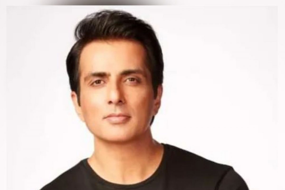 'बंधनं तोडण्याची वेळ आलीये...'; लाऊडस्पीकर-हनुमान चालीसा वादावर सोनू सूदची प्रतिक्रिया