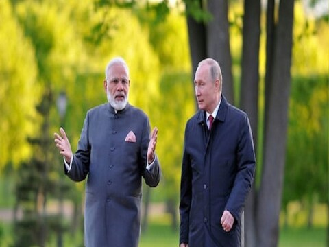 रशियाचे अध्यक्ष  व्लादिमीर पुतिन (Russian President Vladimir Putin) यांनी युक्रेनशी युद्ध करण्याची घोषणा केली आहे. . रशिया-युक्रेन युद्ध (Russia - Ukraine War) भारतीय भूमीपेक्षा बरंच लांब सुरू आहे. पण, याचे परिणाम भारतावरही होणार आहेत.