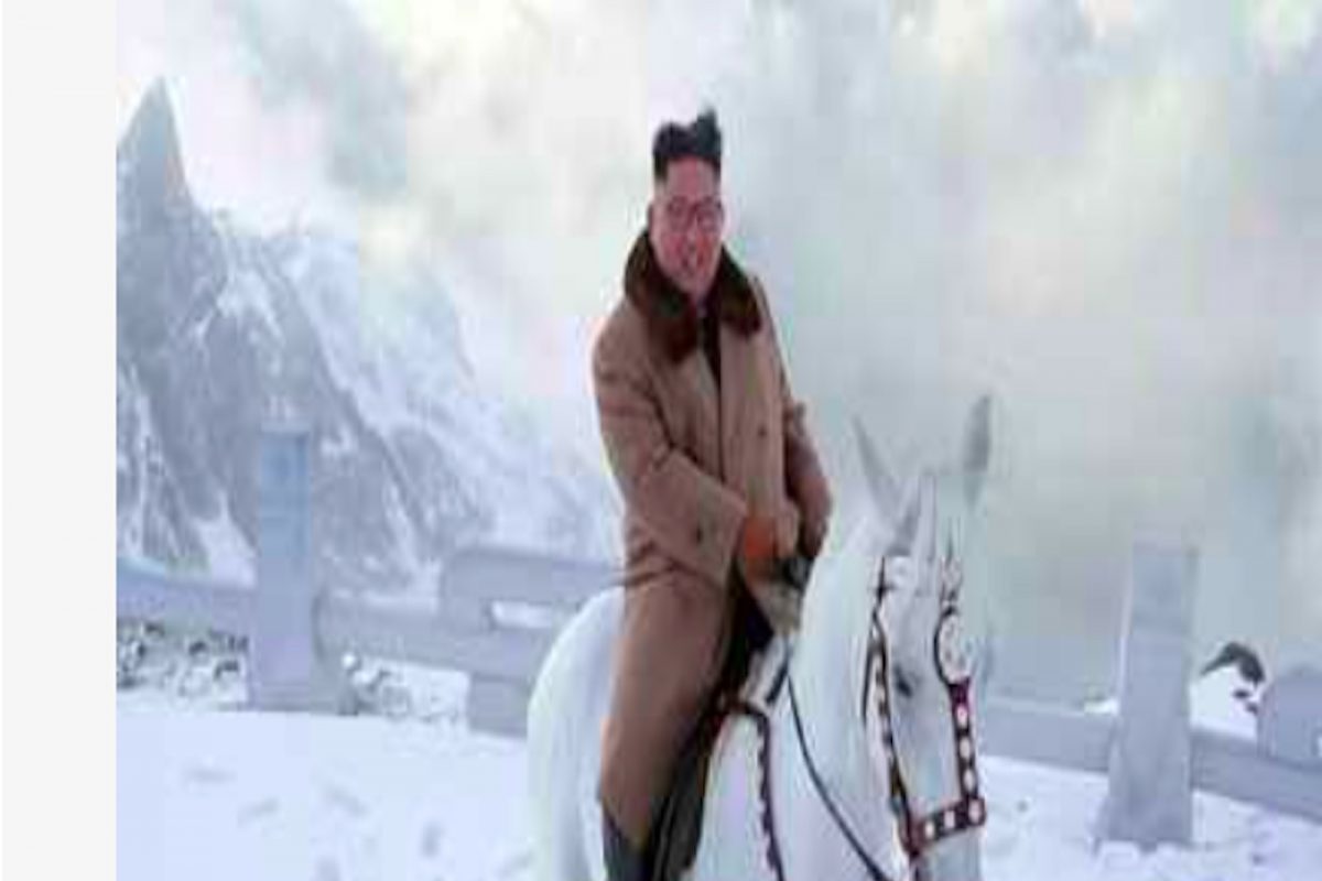 किम जोंग पांढऱ्या घोड्यावर, नव्या सरकारी जाहीरातीत घेतलं ‘मसिहा’चं रूप