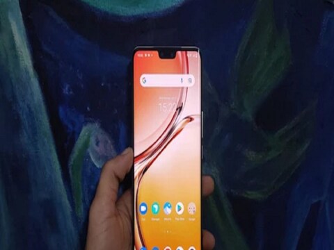 सरकारने देशात आणखी 50 चायनीज स्मार्टफोन अ‍ॅप्सवर (Smartphone Apps) बंदी घातली आहे. 2022 मध्ये चायनीज अ‍ॅपवर बंदी घालण्याची ही पहिलीच कारवाई आहे.