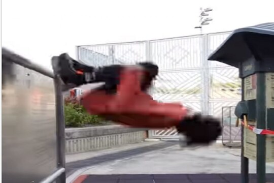 Shocking! Back flip मारताच जमिनीवर धाडकन आदळलं डोकं आणि...; VIDEO पाहूनच घाबरले लोक
